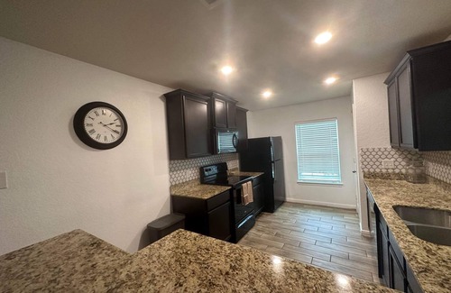 Southside House | A modern-family home, just 10 minutes from downtown & 12 minutes from Lackland.
