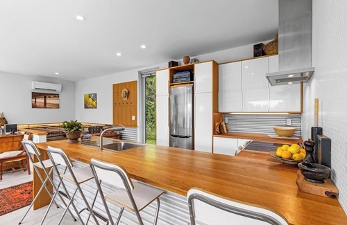 Grey Highlands House | A Modern Home on Top of the Beaver Valley with Direct Access to the Bruce Trail.