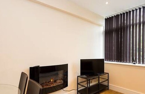 Horsham Apartment | A Modern & Homely Apt In Horsham W/ FREE PARKING
