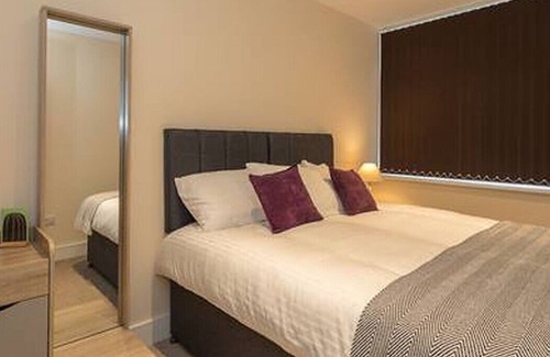 Horsham Apartment | A Modern & Homely Apt In Horsham W/ FREE PARKING