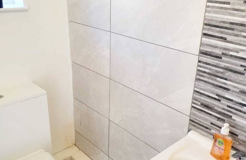 Greenhithe House | A Modern One-bedroom Detached Bungalow, With its own Private Entrance and Garden