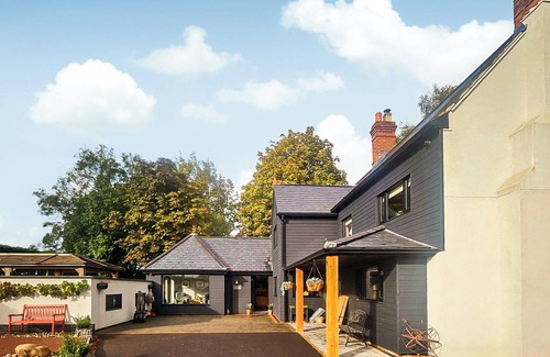 Sutton Maddock Cottage | A modern spacious home away from home, offering up to four guests a treat.