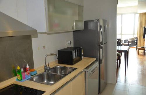Kollupitiya Apartment | A Monarch Serviced Aircon 2bed 2bath living & Kitchen near new Serviced Apartment Col 3