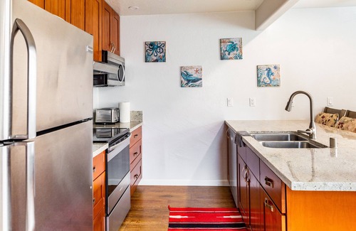Townsite Condo | A Month in Oceanside - 1 Mile to the Beach!