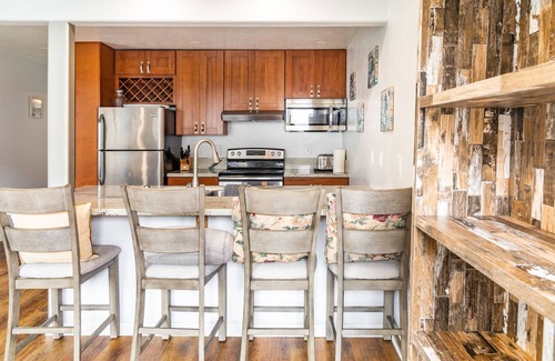 Townsite Condo | A Month in Oceanside - 1 Mile to the Beach!