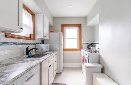 Rochester House | A "Most-Loved" Craftsman home, great location & amenities, A/C, WiFi, parking
