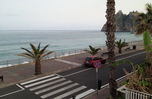 Sant'Alessio Siculo Apartment | A new and welcoming seaside house near Taormina