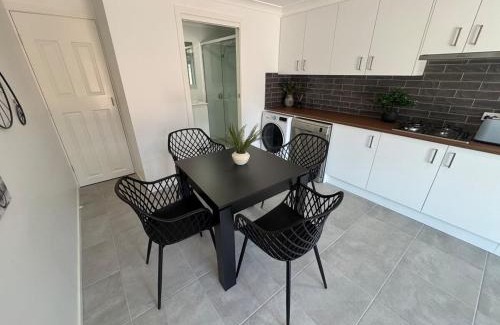 Raymond Terrace Villa | A newly renovated home and only 2 minutes to Highway - modern and handy