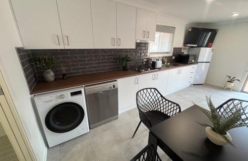 Raymond Terrace Villa | A newly renovated home and only 2 minutes to Highway - modern and handy