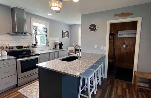 Mid-Coast and Islands House | A newly renovated New Englander style home on the southern tip of Orr's Island.