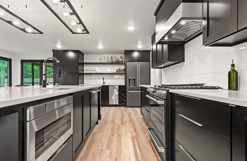 Ashwaubenon House | A+ NFL Draft Location! Steps from public entrance!