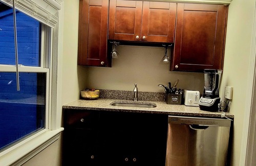 South Euclid House | A nice and cozy house in Cle surbs. Quiet neighborhood. Permit 154.