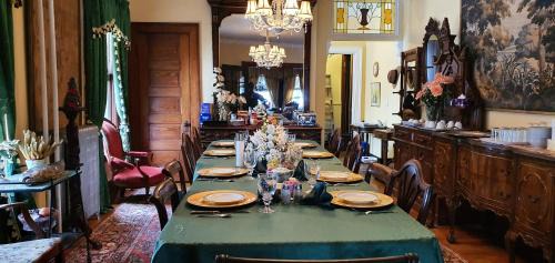Niagara Falls Bed & Breakfast | A Night to Remember B & B