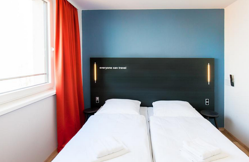 Strasnice Hotel | A&O Prague Rhea