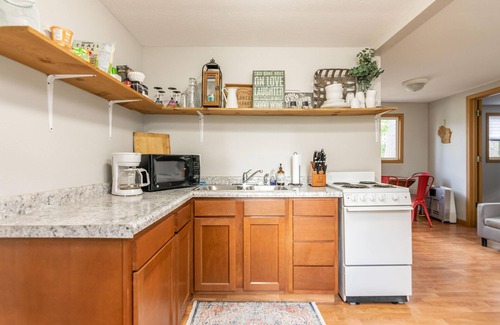 Arkdale Cabin | A PAIR OF COZY CABINS WITH PRIVATE PIER ON LAKE PETENWELL