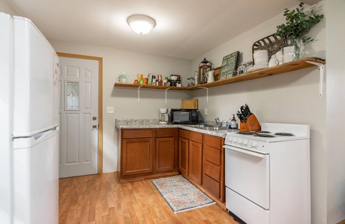 Arkdale Cabin | A PAIR OF COZY CABINS WITH PRIVATE PIER ON LAKE PETENWELL