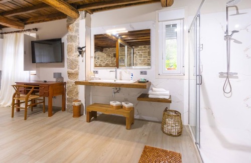 Puebla del Caraminal Bed & Breakfast | A Palleira: Antiguo Pajar Reformado al Lado del río