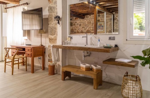 Puebla del Caraminal Bed & Breakfast | A Palleira, amplia suite al lado del río.