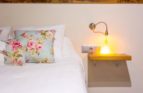 Puebla del Caraminal Bed & Breakfast | A Palleira, amplia suite al lado del río.