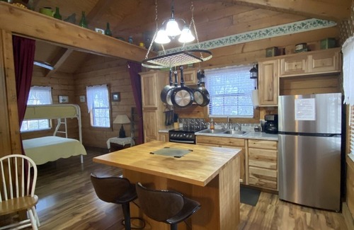 Vanderpool Cabin | A Peace of Heaven LOG Cabins & RV- Cabin #1