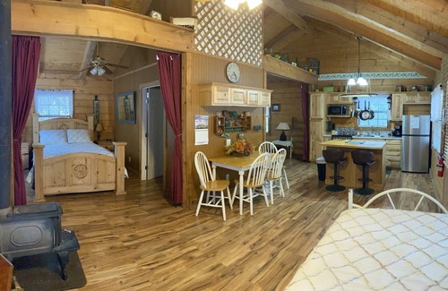 Vanderpool Cabin | A Peace of Heaven LOG Cabins & RV- Cabin #1