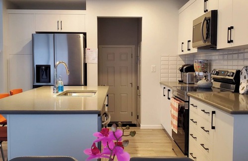Southwest Calgary House | A peaceful cozy three bedroom, home away from home, near Spruce Meadows