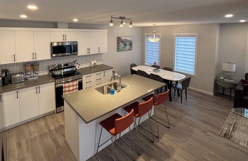 Southwest Calgary House | A peaceful cozy three bedroom, home away from home, near Spruce Meadows