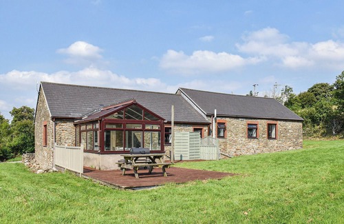 Gowerton Cottage | A peaceful farm stay within easy reach of stunning beaches and coastline.