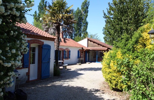 Le Perrier House | A peaceful holiday 8 minutes from the beach