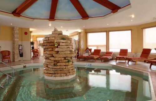 Wasagaming House | A Peaceful, Luxury Clear Lake Getaway