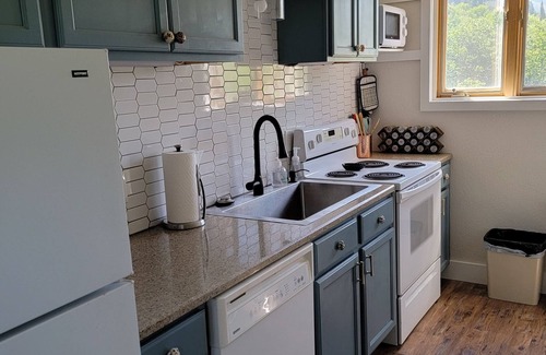 Mesa Cabin | A peaceful mountain retreat with rustic charm 1/2 mile from ski and bike resort