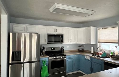 Monticello House | A peaceful retreat, come relax on Lake Shafer. Fire pit, kayaks & games.