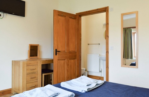 Twywell Cottage | A peaceful retreat surrounded by uninterrupted countryside and lakes awaits your visit.