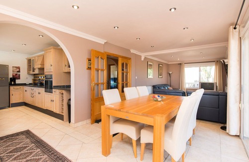Busot Villa | A Perect Spanish Villa sleeps 8 with a Private Pool and Garden