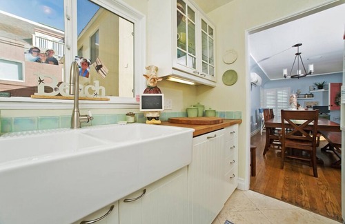 Mission Beach House | A PERFECT BEACH COTTAGE Exclusive Private Retreat - STEPS TO BEACH AND BAY