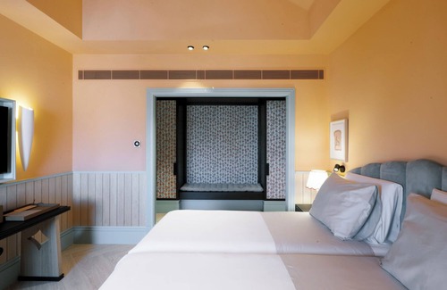 Centro / Baixa Hotel | A Perfect Choice for Business and Leisure! Close to Douro River, Onsite Pool!