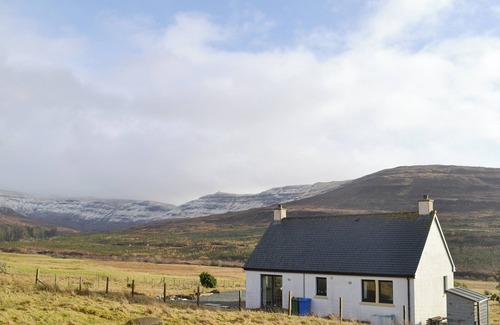 Portree Cottage | A perfect house for a couple wanting to spend a week or two on Skye.