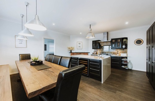 Meroo House | A perfect place to rest, relax and reconnect with friends or family.
