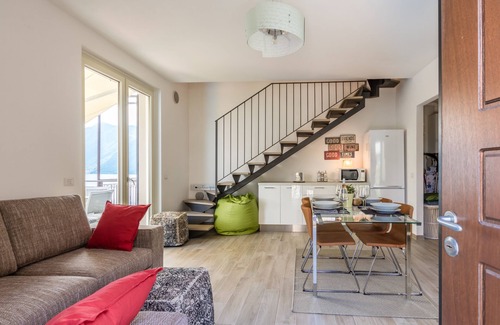 Colonno Apartment | A perfect Private 3 bed 2 bath apartment with AMAZING view over the Lake & POOL