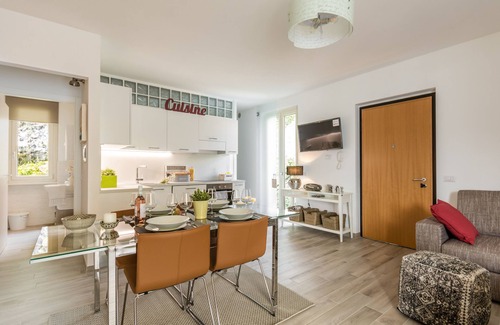 Colonno Apartment | A perfect Private 3 bed 2 bath apartment with AMAZING view over the Lake & POOL
