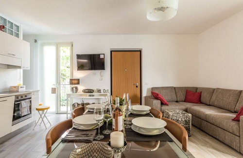 Colonno Apartment | A perfect Private 3 bed 2 bath apartment with AMAZING view over the Lake & POOL