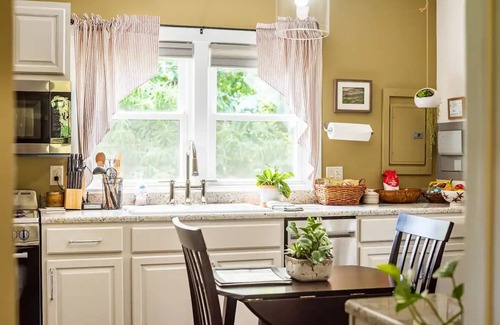 Abingdon Cottage | A perfect romantic getaway! n