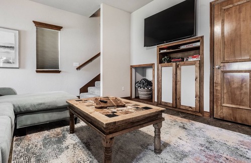 Guthrie House | A Perfectly Positioned Modern Vintage Colonial