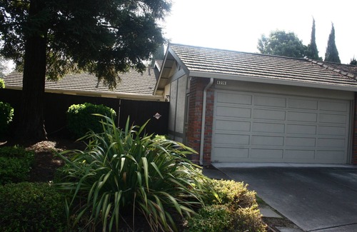 Ardenwood House | A personal oasis! A single story home in a resort with spacious rooms and yard !