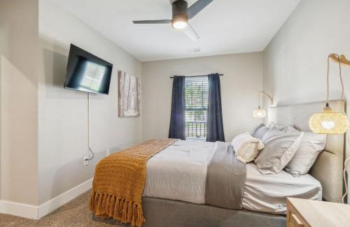 Acme House | A pet friendly cozy condo in Traverse City