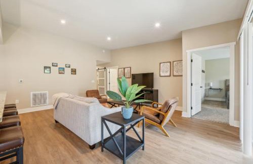 Acme House | A pet friendly cozy condo in Traverse City