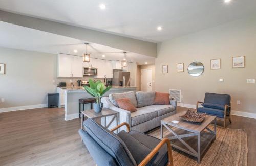 Acme House | A pet friendly cozy condo in Traverse City