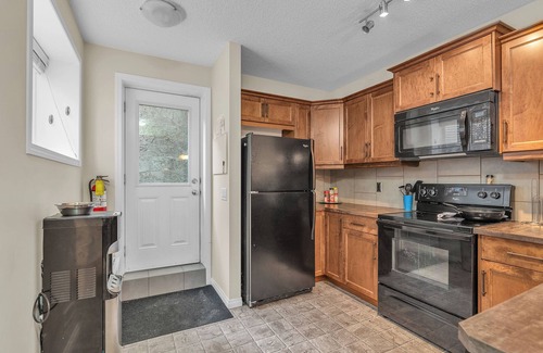 Southeast Calgary House | A pet friendly quiet neighbourhood! Great for safe quiet trips!
