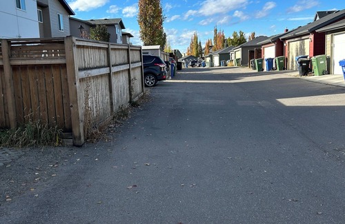 Southeast Calgary House | A pet friendly quiet neighbourhood! Great for safe quiet trips!