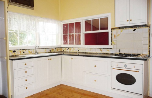 Echuca House | A petfriendly taste of yesteryear 1.1 k from city centre.